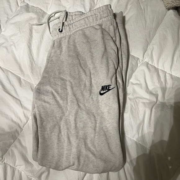 nike joggers - Picture 1 of 2